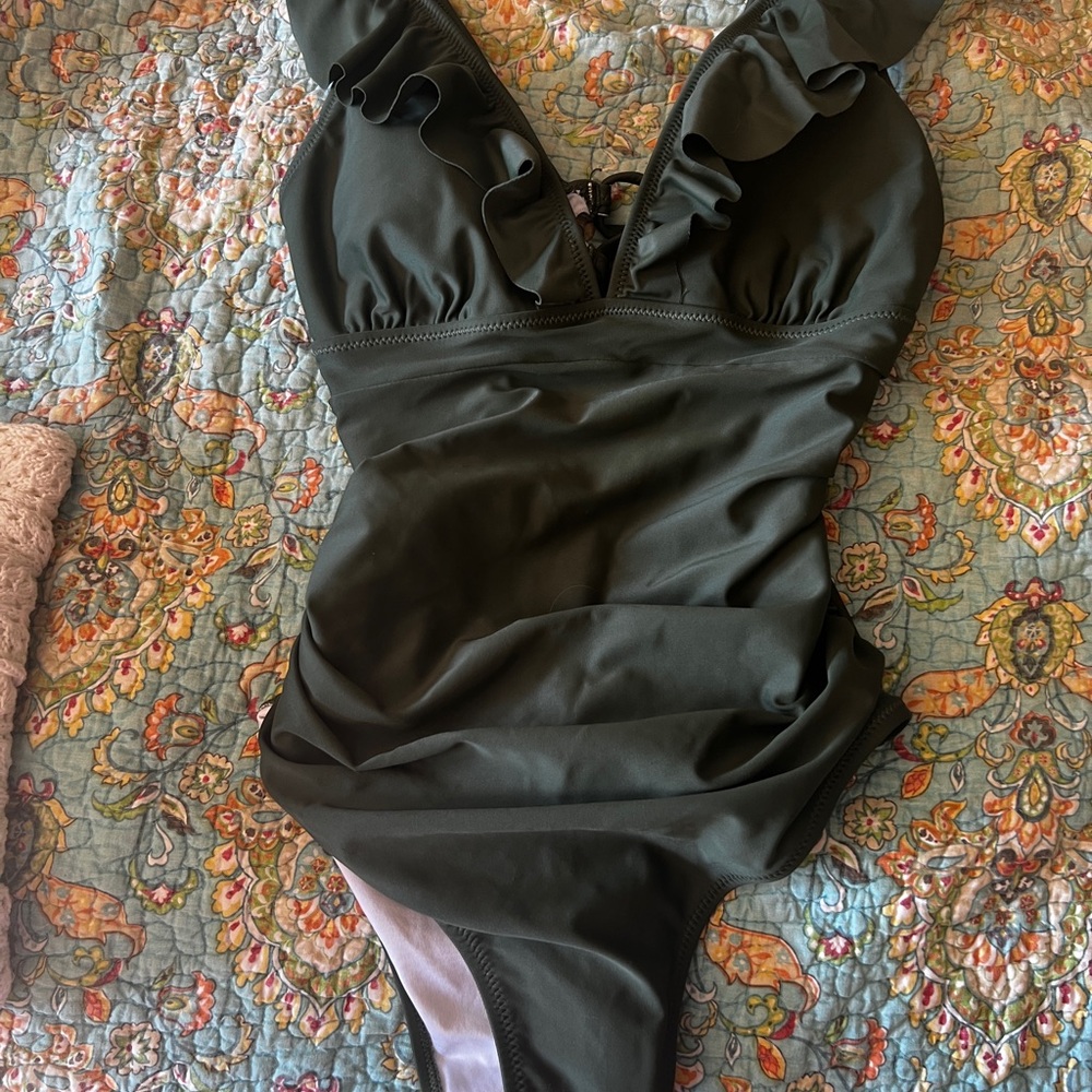 Cupshe Dark Green Ruffle One Piece Swimsuit
